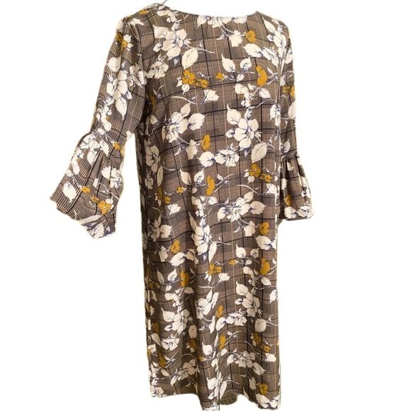 NEW Les Amis Shift Dress with Ruffle Sleeves - Picture 2 of 4